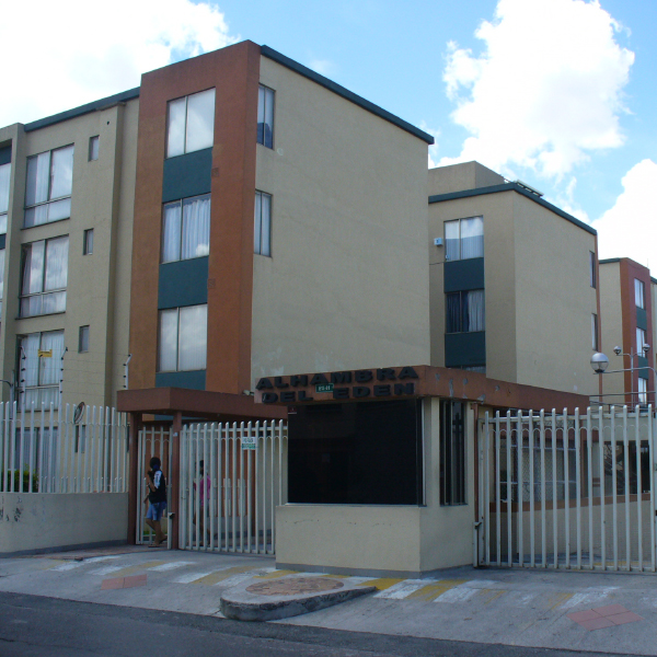 CONJUNTO RESIDENCIAL ALHAMBRA DEL EDÉN, Quito – Ecuador 2006